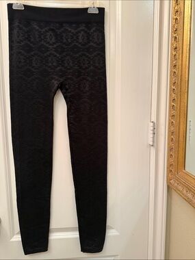 Just One BlackTextured Aztec Print High-Waist Leggings Large New